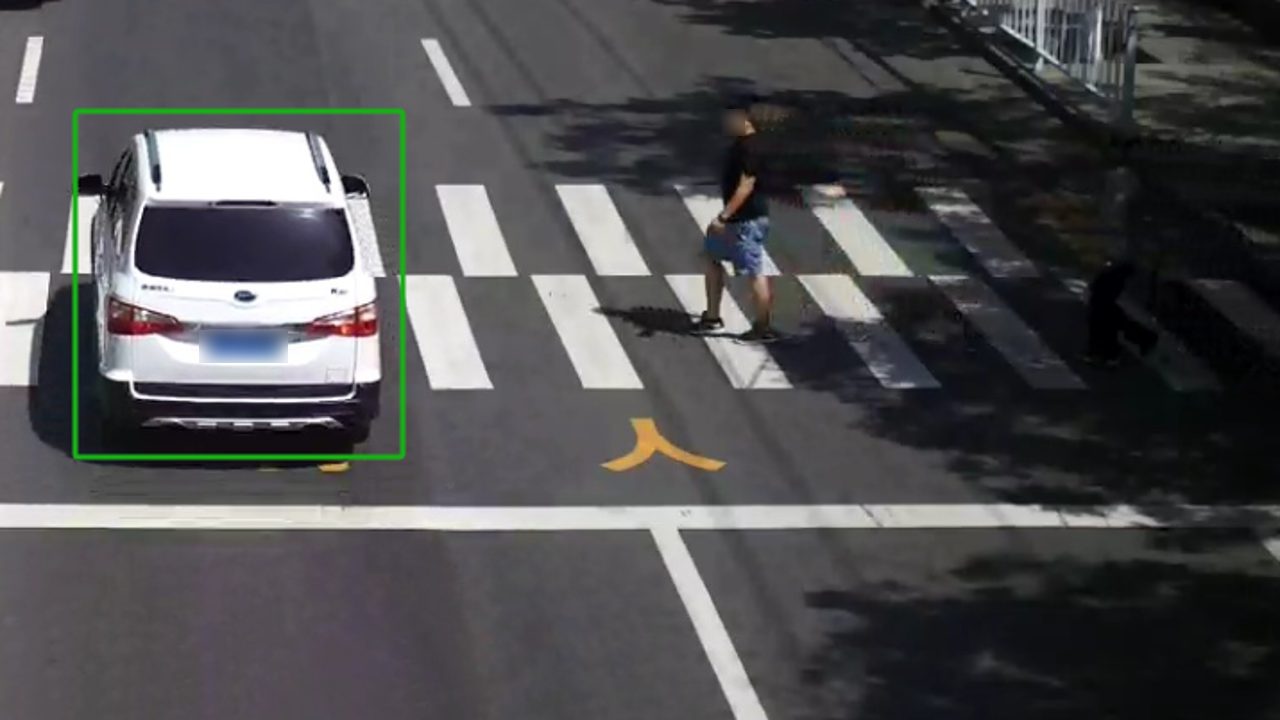 電(diàn)動車(chē)/摩托車(chē)駕乘人(rén)員(yuán)不(bù)戴頭盔