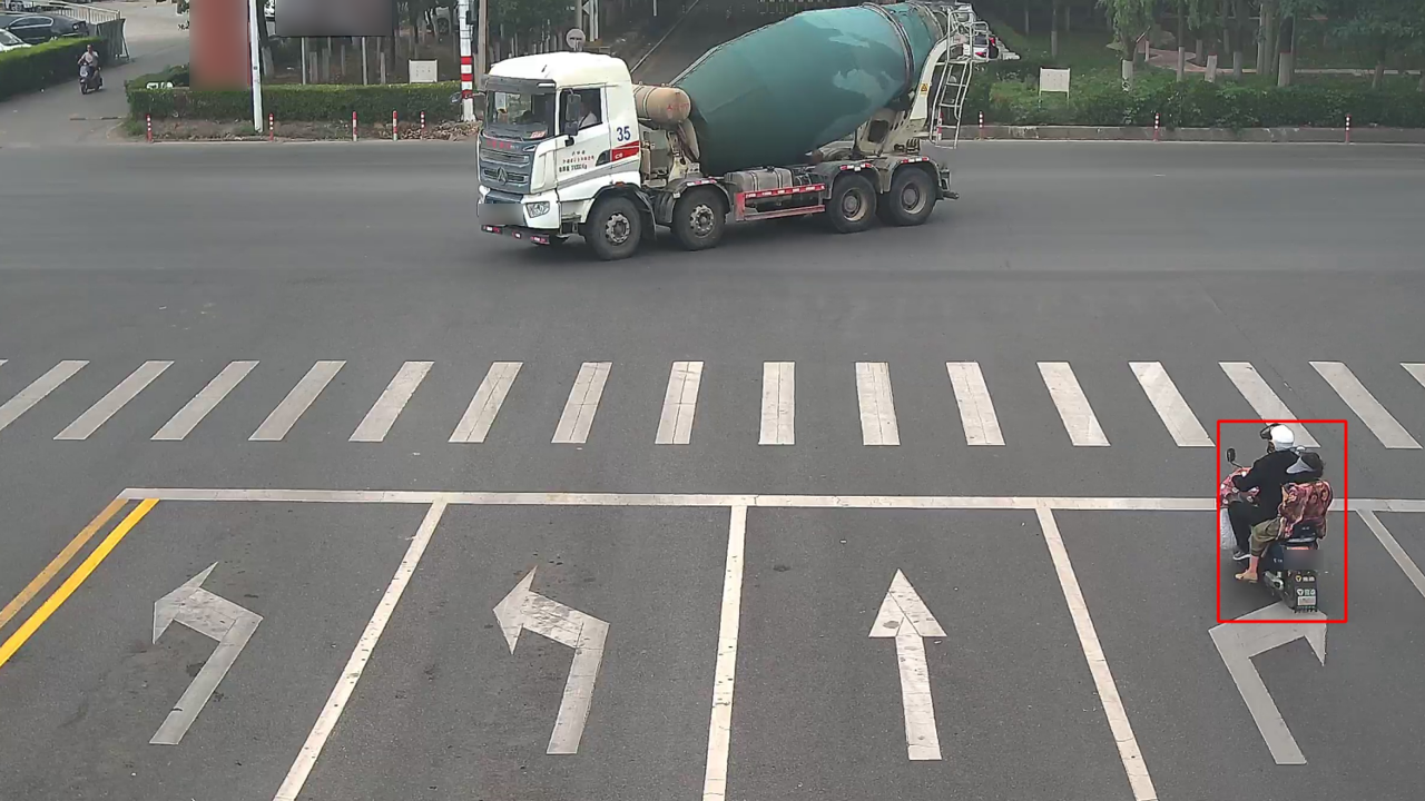 電(diàn)動車(chē)/摩托車(chē)駕乘人(rén)員(yuán)不(bù)戴頭盔